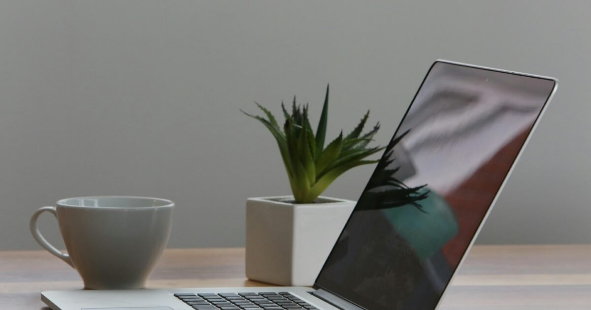 Ordinateur portable pour mesurer son SEO
