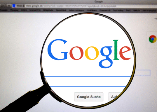 Loupe sur la barre de recherche Google : fiche Google Business Profile