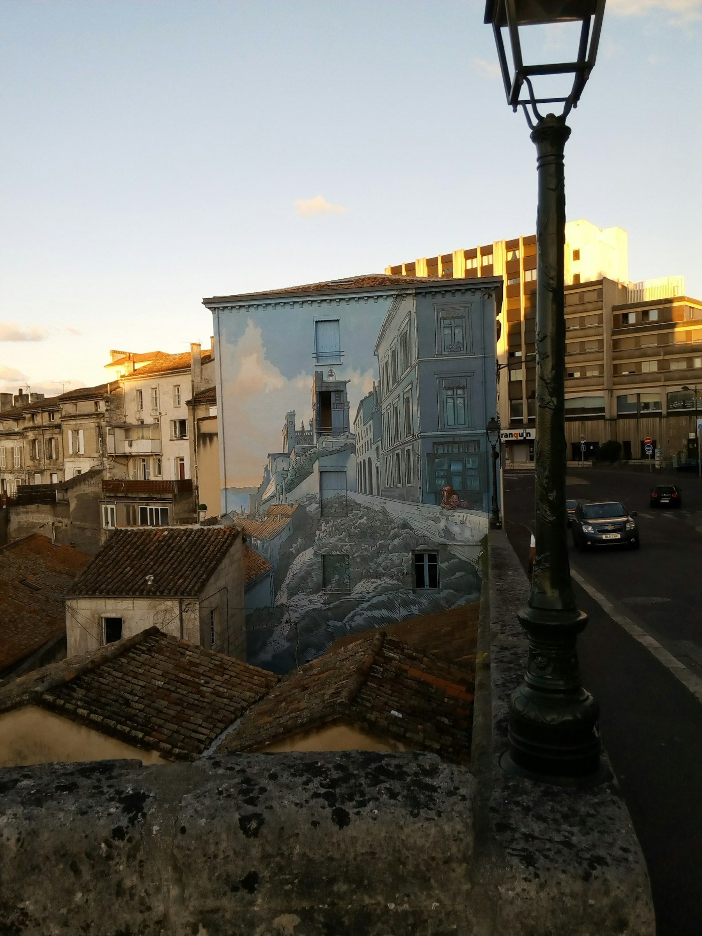 Centre-ville et mur peint : l’intention de recherche de tes clients locaux